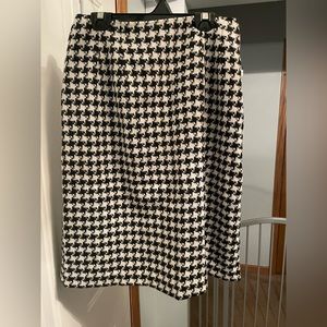 Beautiful vintage houndstooth skirt